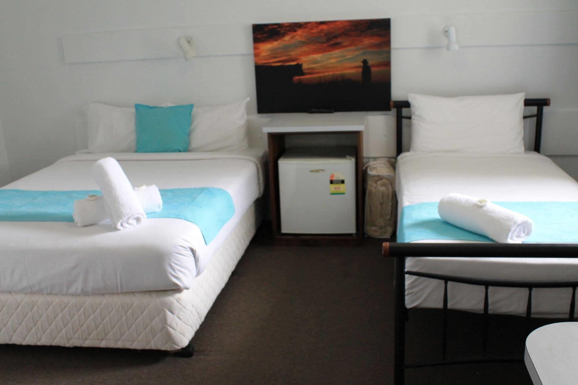 House Motel 4*